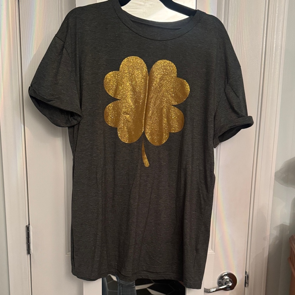 T-Shirt with Gold Shamrock St Patrick